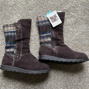 Womens size 10 Muk Luks